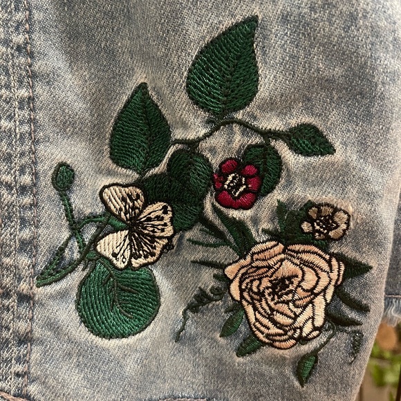 H&M Loves Coachella Wrapover Embroidered‎ Denim Dress - Picture 5 of 12